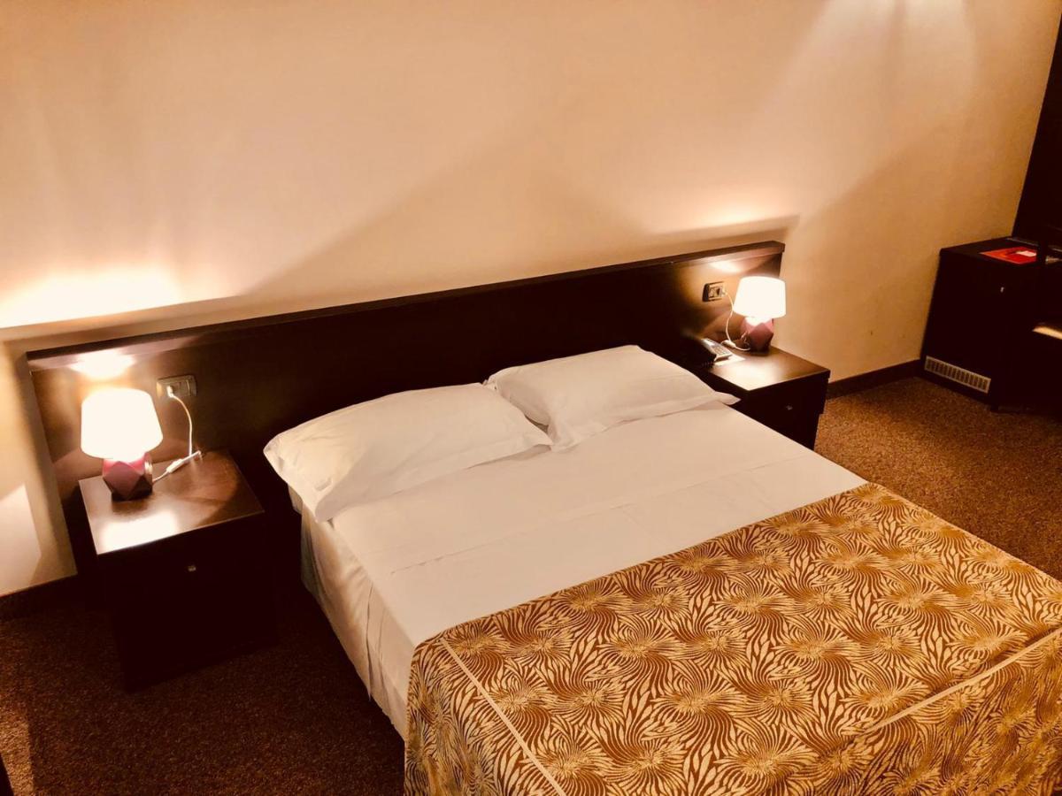 Hotel Malpensa Inn Aereoporto Tornavento  Ngoại thất bức ảnh