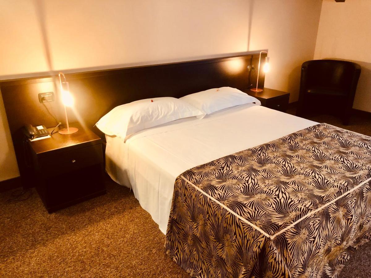 Hotel Malpensa Inn Aereoporto Tornavento  Ngoại thất bức ảnh