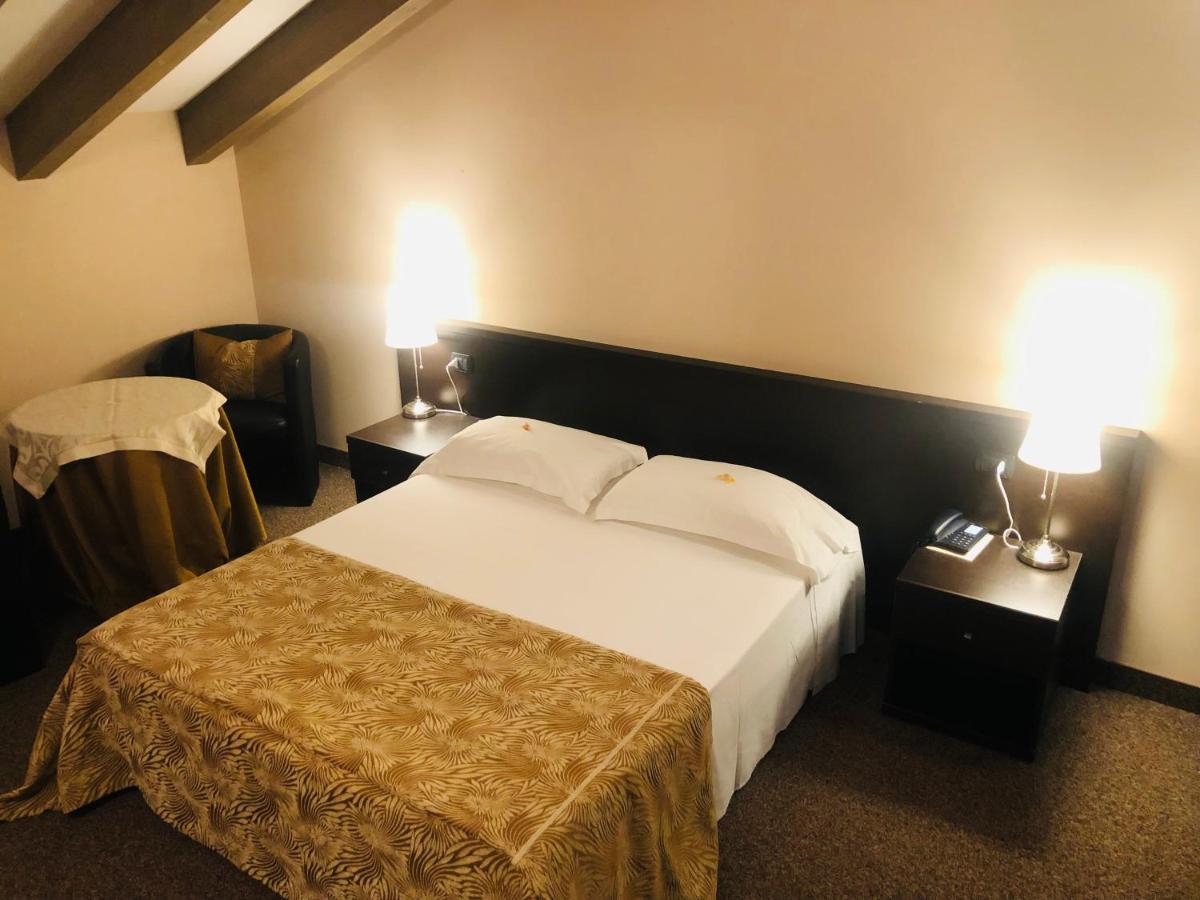 Hotel Malpensa Inn Aereoporto Tornavento  Ngoại thất bức ảnh