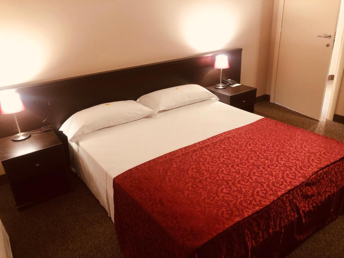 Hotel Malpensa Inn Aereoporto Tornavento  Ngoại thất bức ảnh