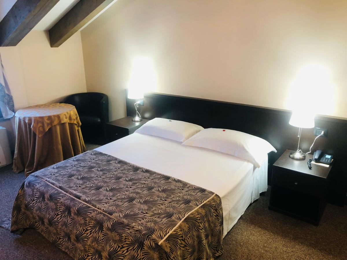 Hotel Malpensa Inn Aereoporto Tornavento  Ngoại thất bức ảnh