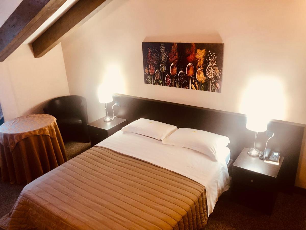 Hotel Malpensa Inn Aereoporto Tornavento  Ngoại thất bức ảnh