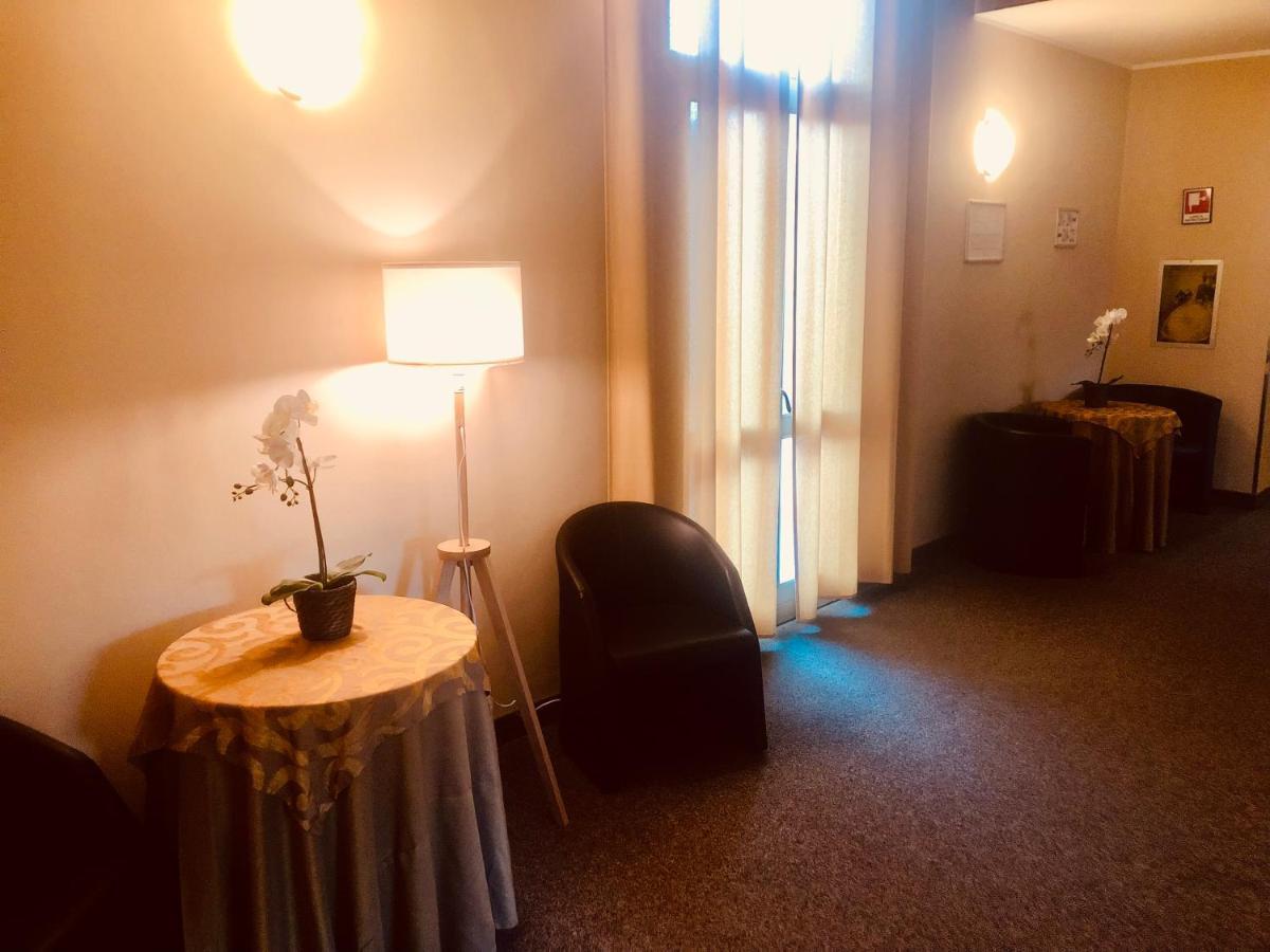 Hotel Malpensa Inn Aereoporto Tornavento  Ngoại thất bức ảnh
