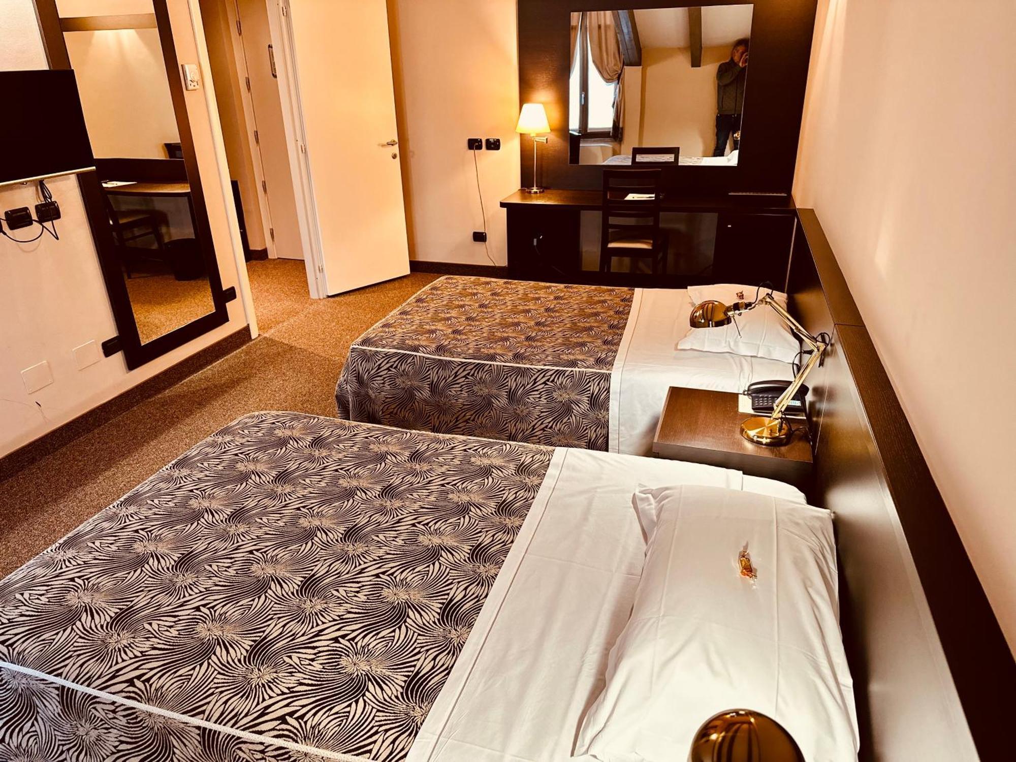 Hotel Malpensa Inn Aereoporto Tornavento  Ngoại thất bức ảnh