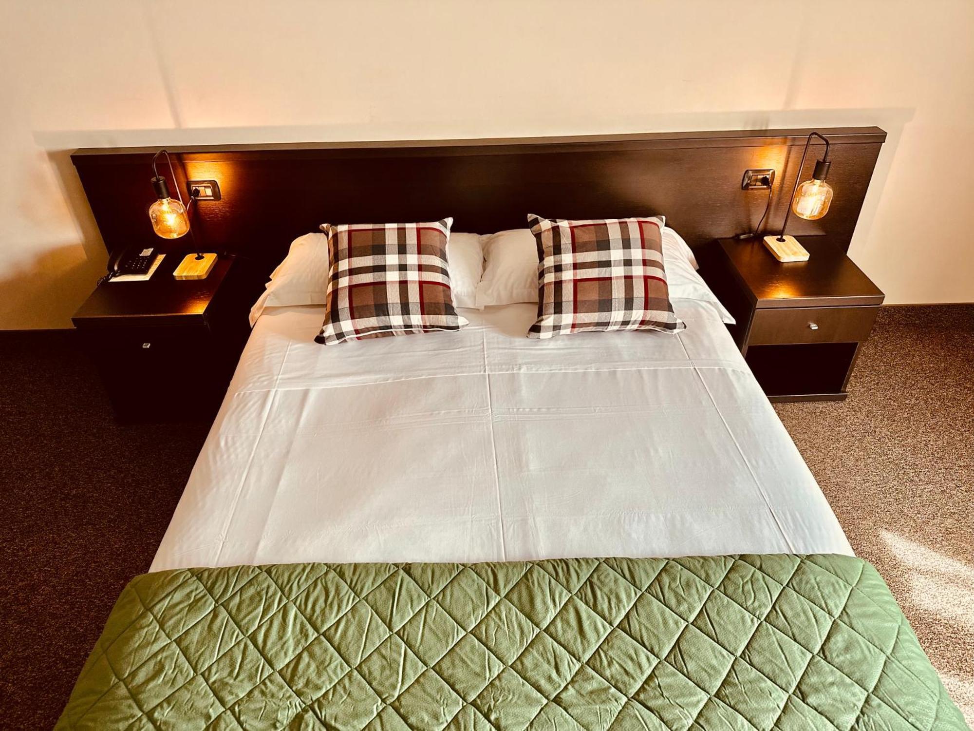 Hotel Malpensa Inn Aereoporto Tornavento  Ngoại thất bức ảnh